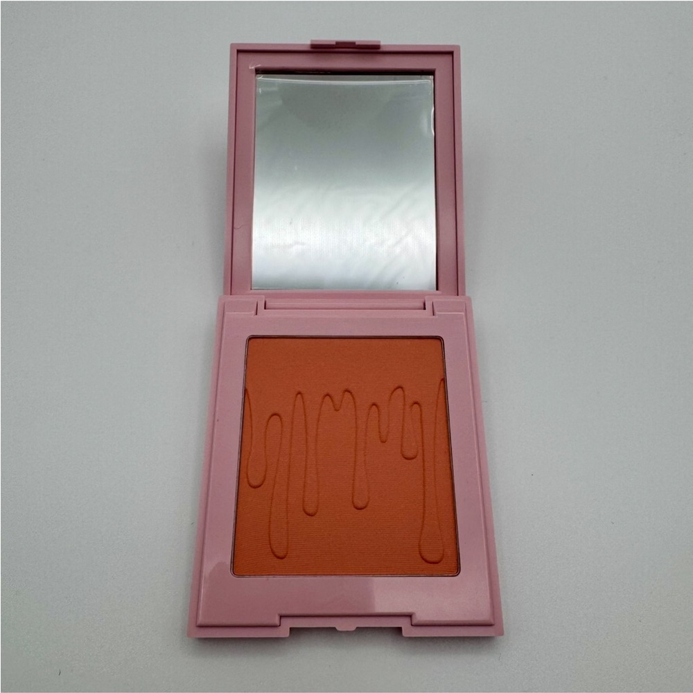 Kylie Jenner Pressed Blush Powder in Kitten Baby 0.26 oz Light Peach Vegan Clean - Picture 6 of 9
